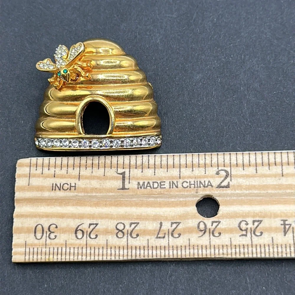 1980's Joan Rivers Gold Plated‎ Bee Hive Brooch